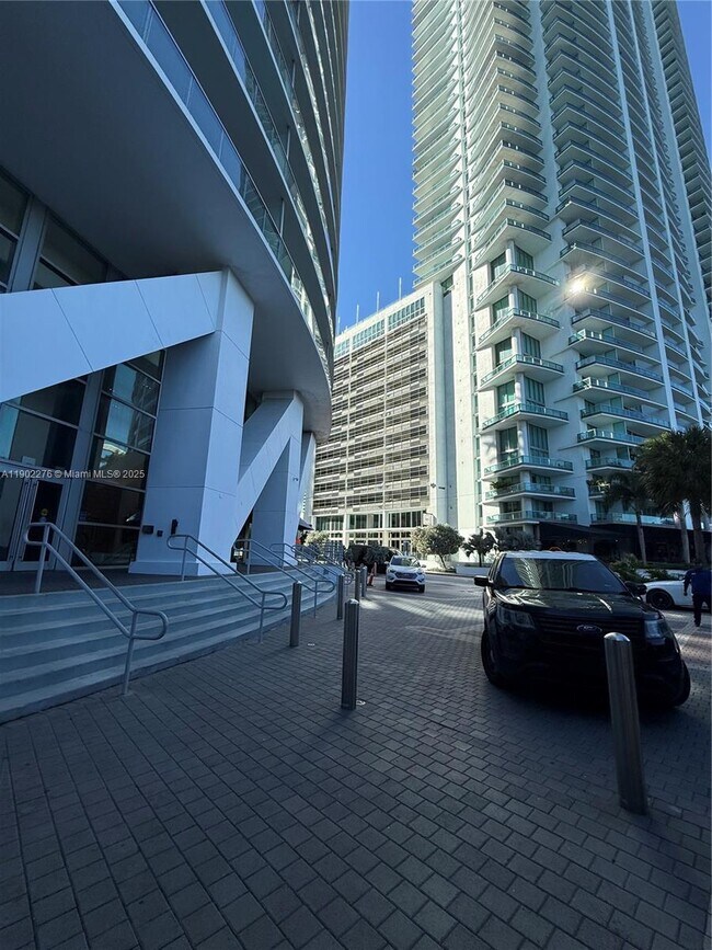 Building Photo - 888 Biscayne Blvd