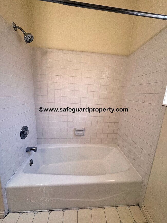 Building Photo - Wonderful 4 Bedroom Home with an Office in...