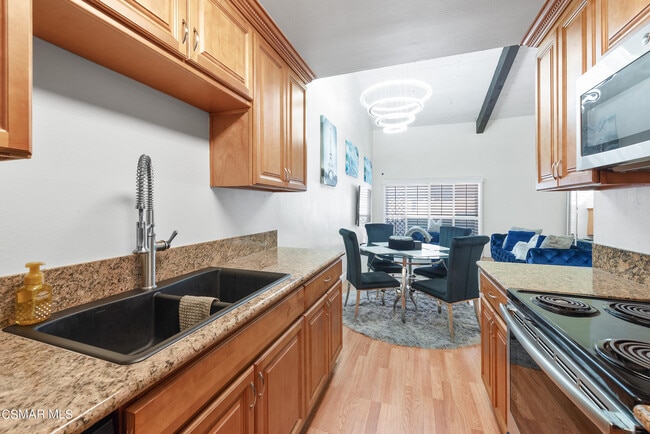 Building Photo - 5460 White Oak Ave