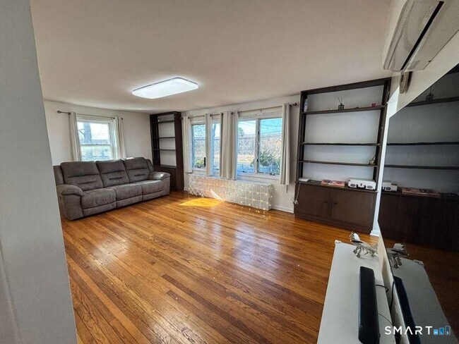 Building Photo - 394 Clintonville Rd