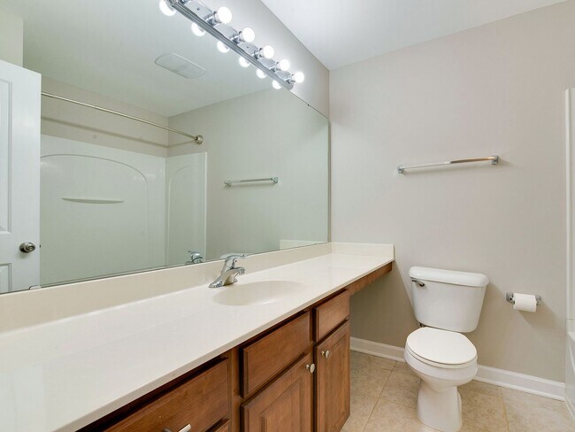 Building Photo - Stunning and completely updated townhome s...
