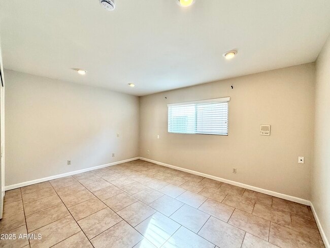 Building Photo - 2718 E Bighorn Ave