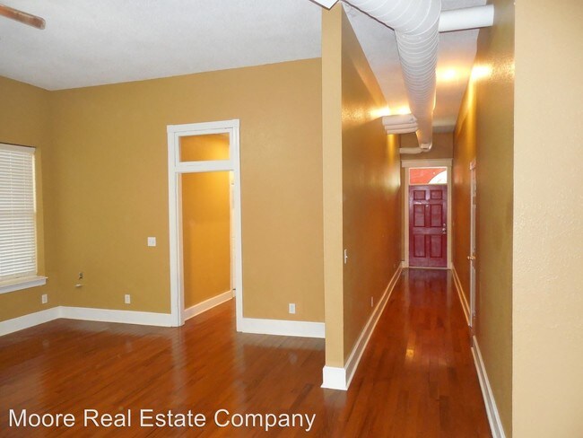 Building Photo - 2 br, 1.5 bath House - 603A N. 6th St.