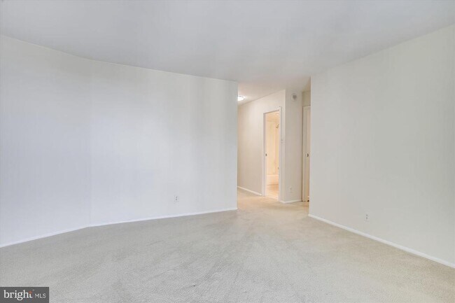 Building Photo - 6800 Fleetwood Rd