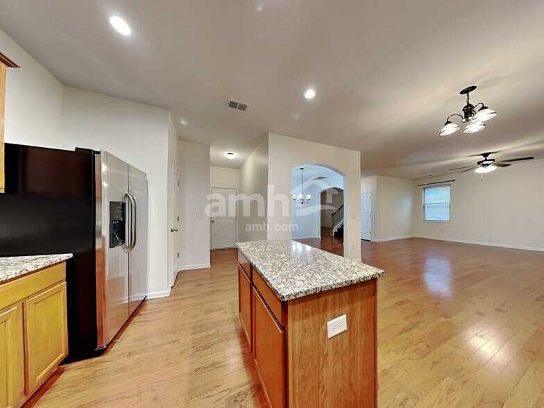 Building Photo - 17 Phaeton Ave