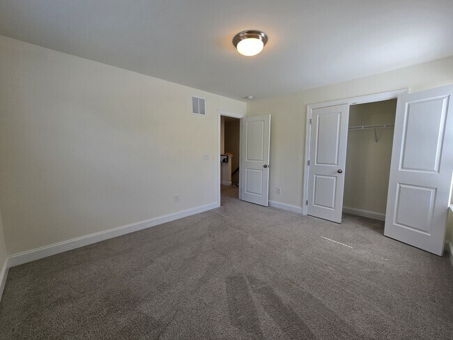 Building Photo - 421 Sailor Wy