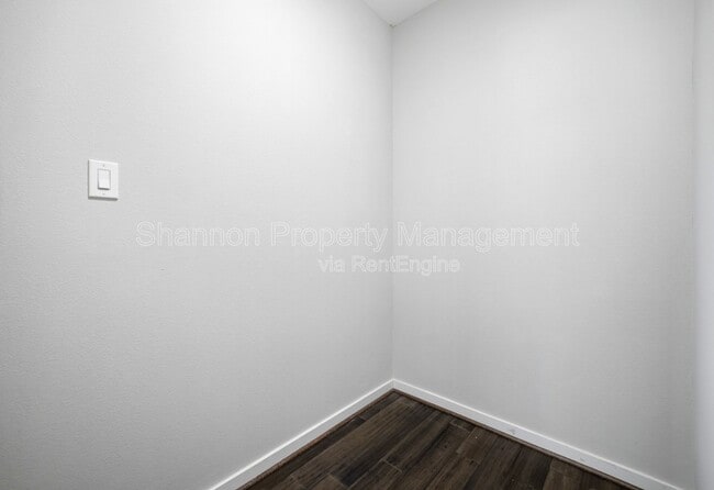 Building Photo - 605 Dumble St