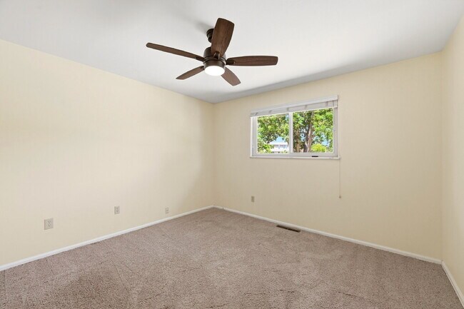 Building Photo - $1,995.95 4-bed, 1.5 bath, located in Colorado Springs with a large back yard