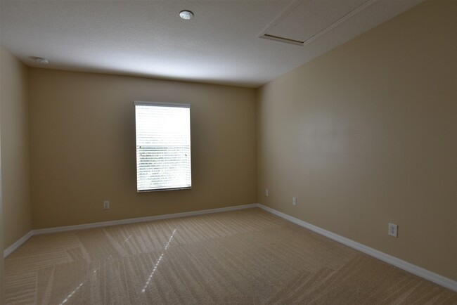 Building Photo - Winter Springs 3br 2.5ba townhouse in GATE...