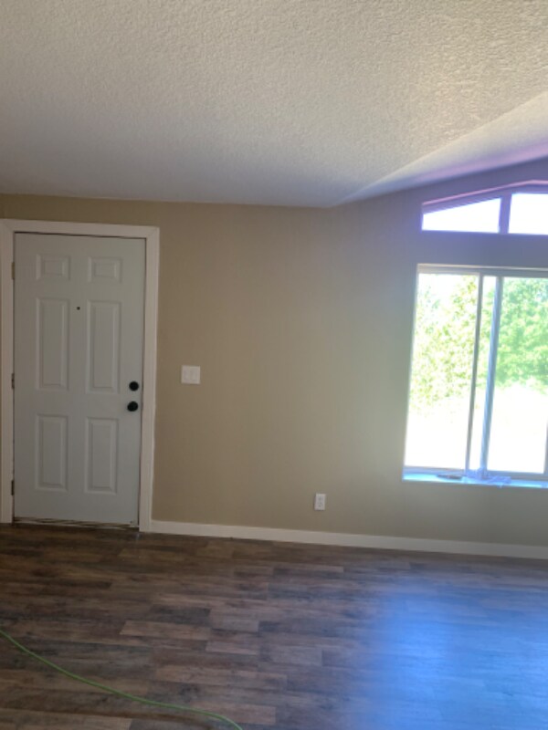 Building Photo - 276 Alpenridge Rd