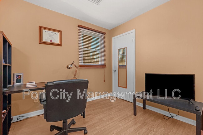 Building Photo - 8402 Church Ln