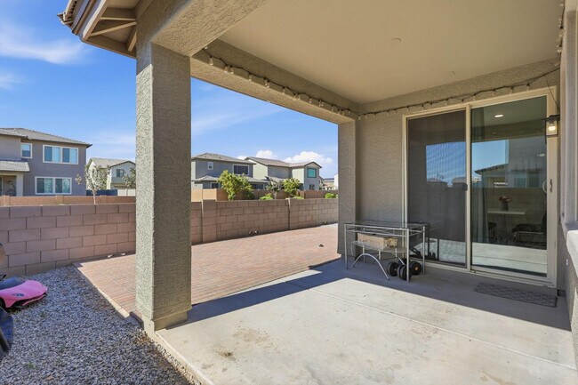 Building Photo - 997 S 150th Dr