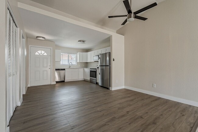 Building Photo - Central Phoenix Remodeled Townhome Oasis –...