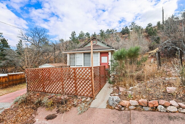 Building Photo - 811 Shoshone Pl