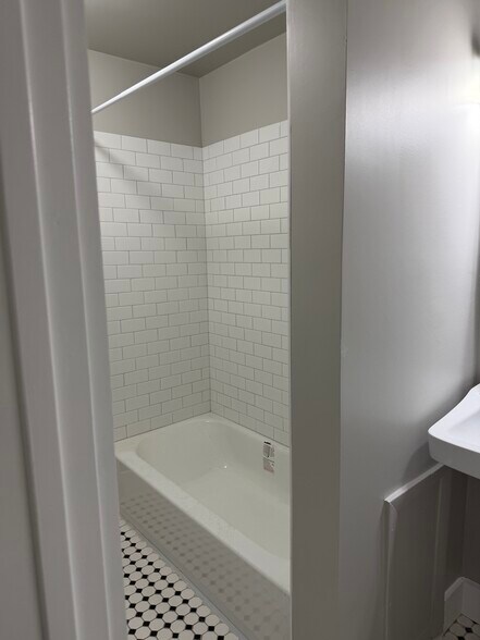 Building Photo - 309 S 16th St