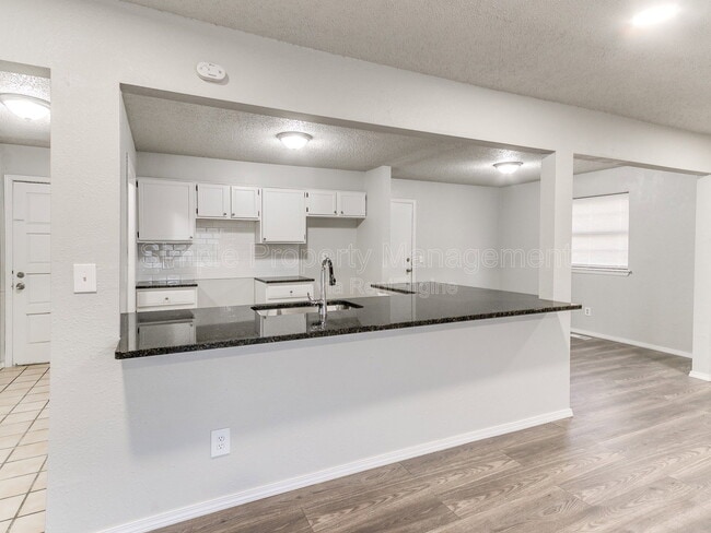 Building Photo - 8510 Candlewood Dr