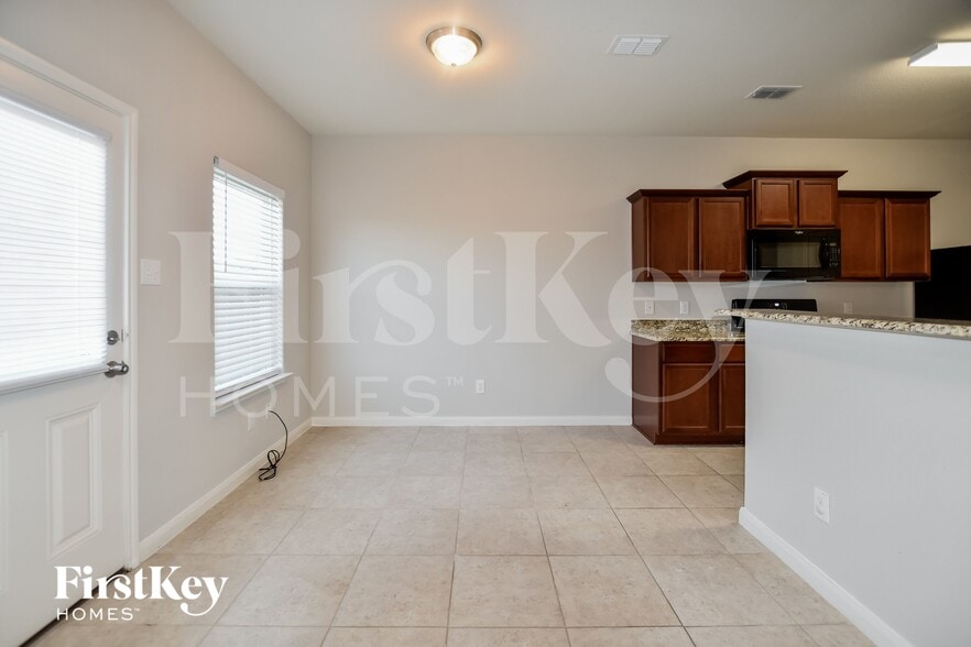 Building Photo - 9005 Woodfern Dr