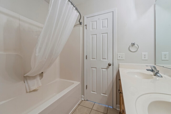 Building Photo - 2175 Glendale Ave