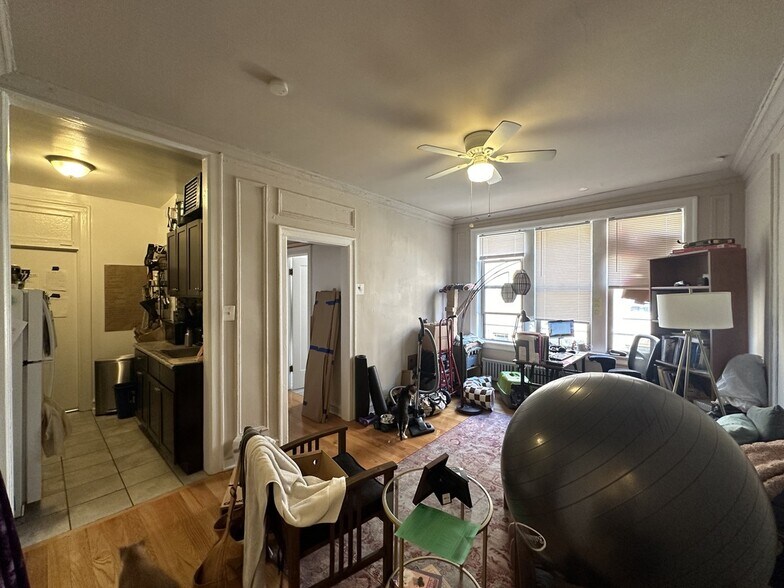 Building Photo - 1371 W Estes Ave
