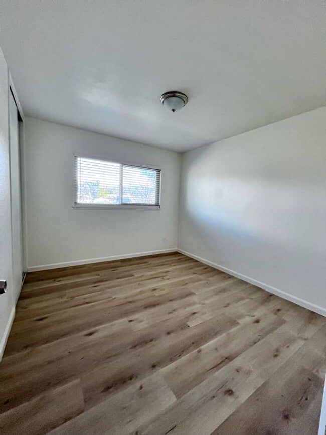 Building Photo - NEWLY RENOVATED South Redlands Home