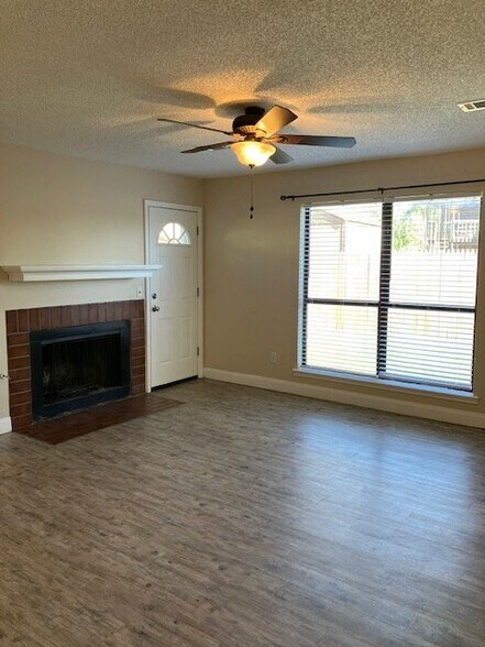 Building Photo - 5708 Coral Cir