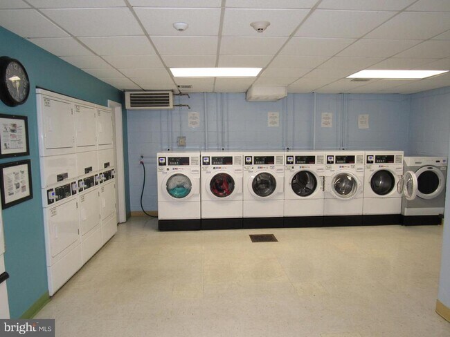 Building Photo - 5353 Columbia Pike