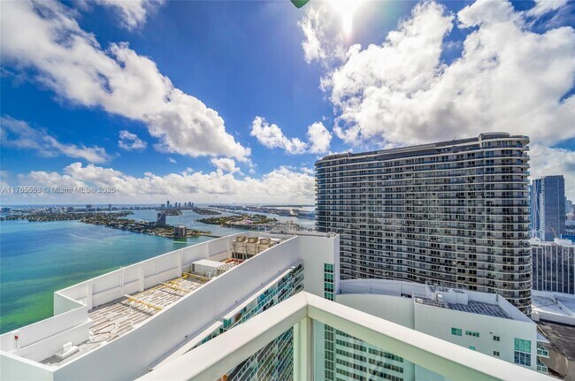 Building Photo - 1900 N Bayshore Dr