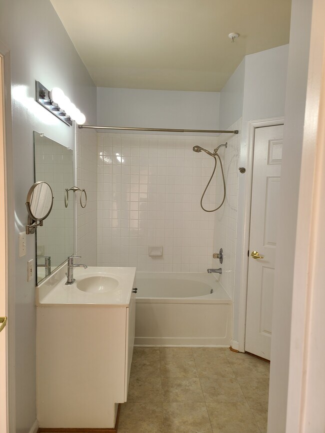 Building Photo - 4550 Strutfield Ln