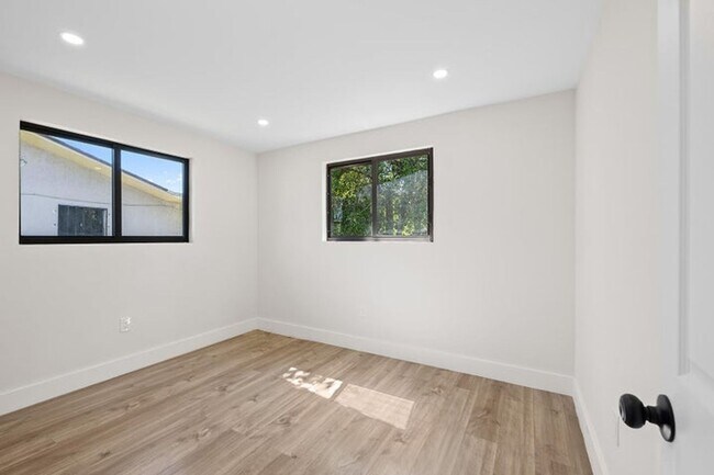 Building Photo - 1522 NW 41st St