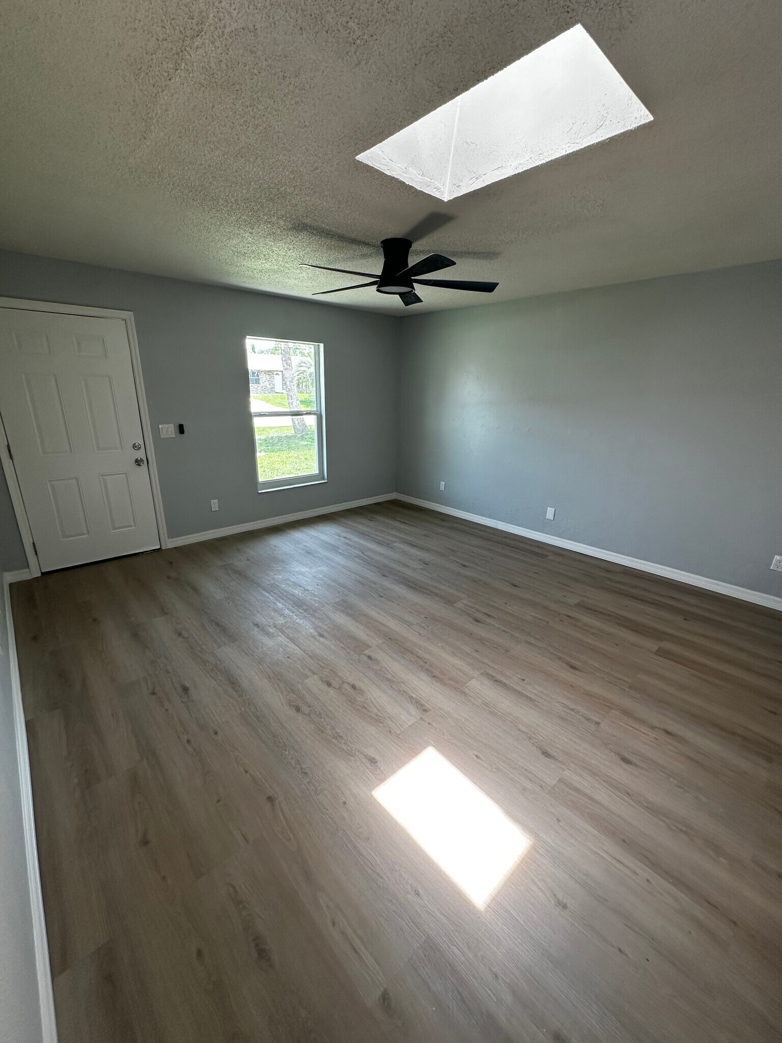 Building Photo - 2330 Fern Palm Drive
