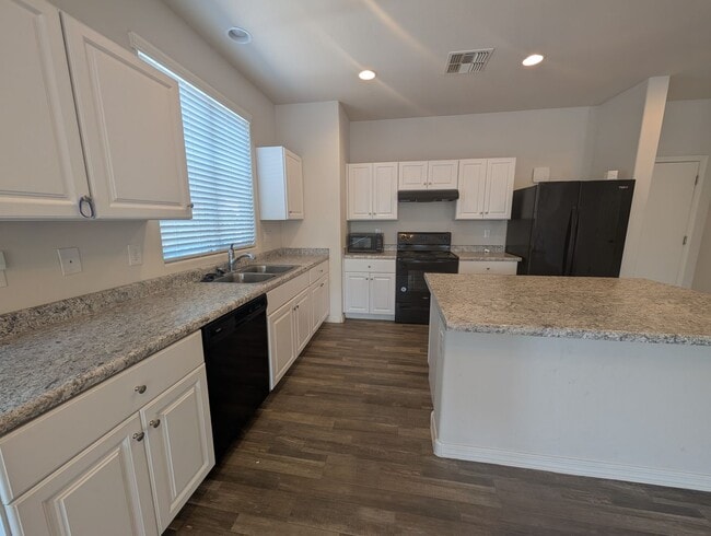 Building Photo - 3 Bedroom, 2.5 Bathroom Riverbend Home