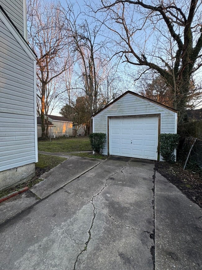 Building Photo - 515 Chapel St