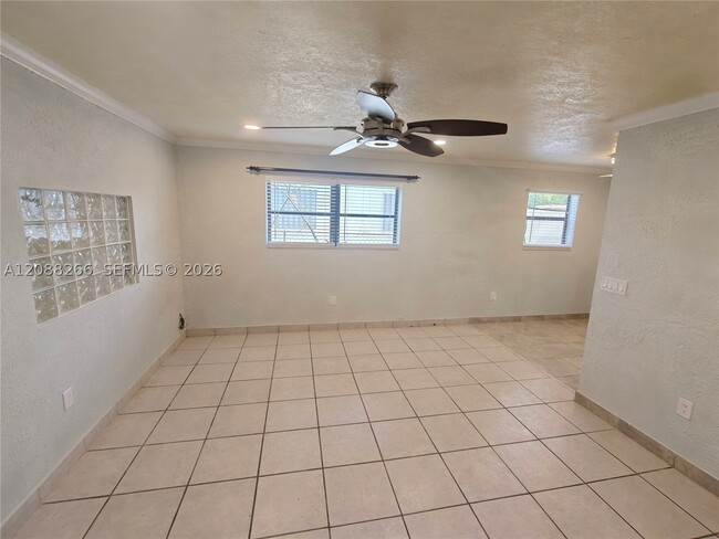 Building Photo - 801 N 70th Way