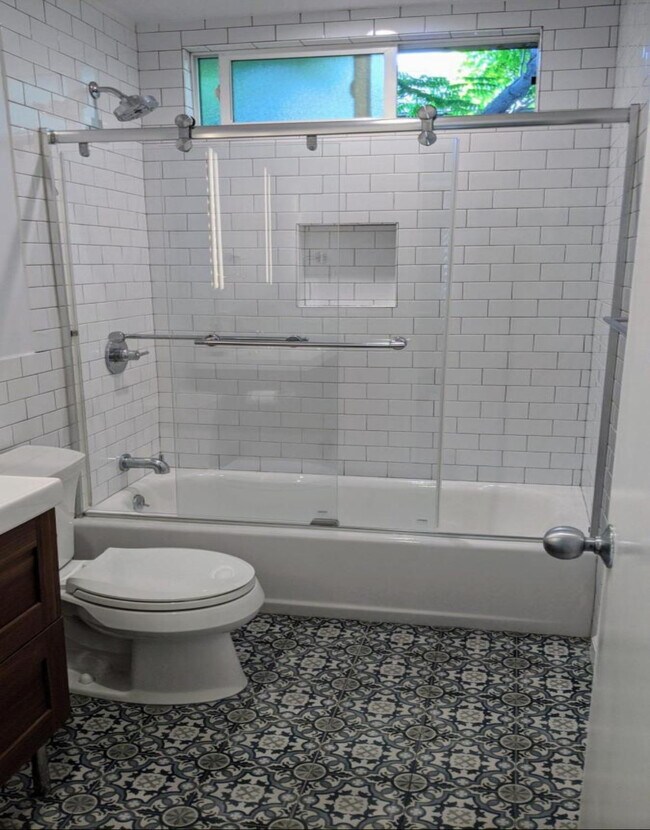 Building Photo - 1926 Glendon Ave