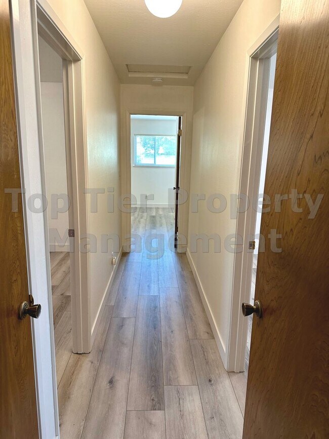 Building Photo - Very nice 3 Bed, 2 Bath, 1,919 Sqft Walnut...