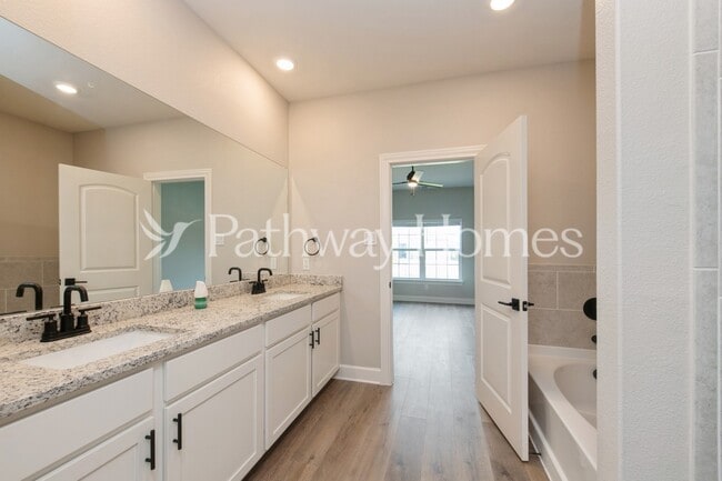 Building Photo - 623 Brookside Dr