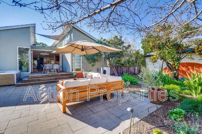 Building Photo - 360 Velarde St