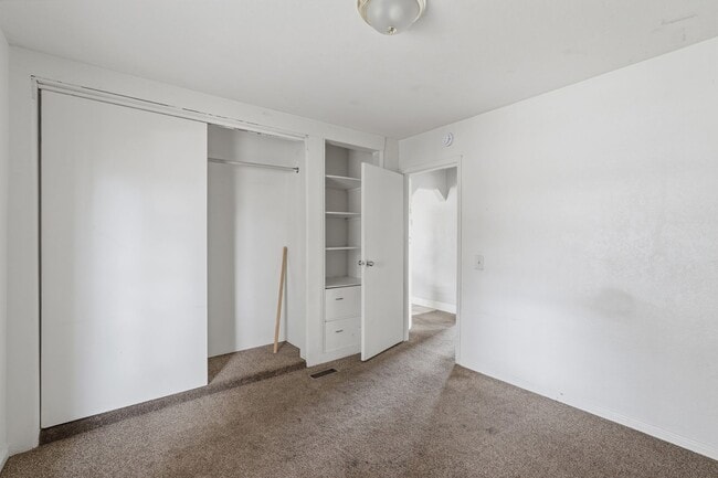 Building Photo - Swan Street Triplex