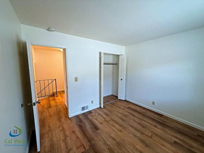 Building Photo - $2895 - 2 Bed/1 Bath Townhome in North San Jose-Near Lightrail