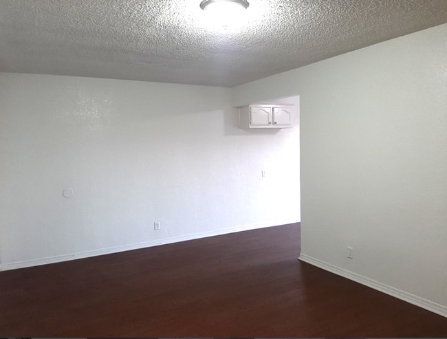 Building Photo - 734-736 E 80th