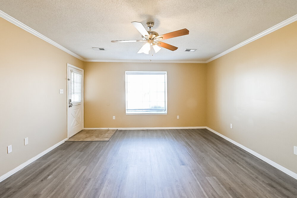 Building Photo - 9150 Belmont Dr