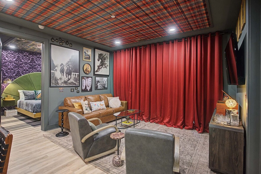 Building Photo - 245 Hermitage Ave