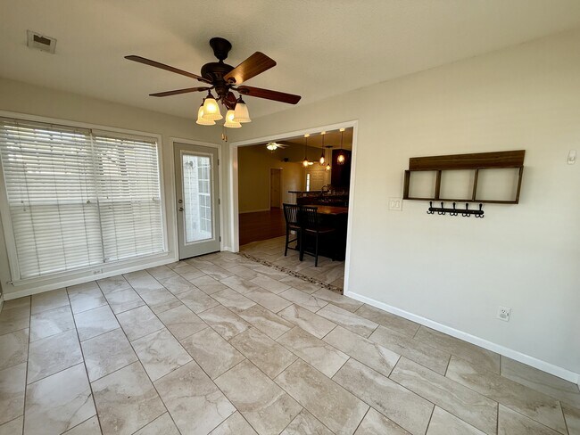 Building Photo - 254 Meadow Pathway Dr