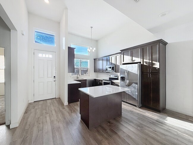 Building Photo - 1843 Manitoba Ct