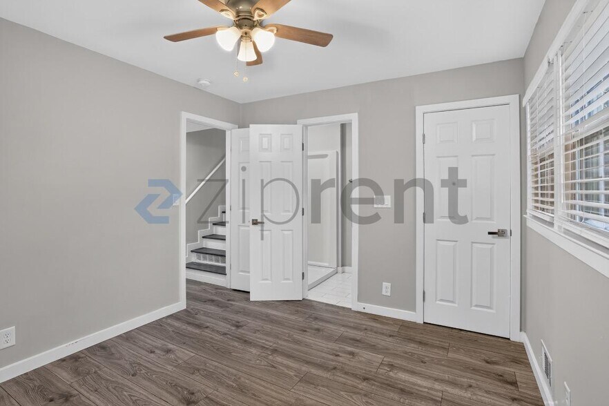 Building Photo - Unit