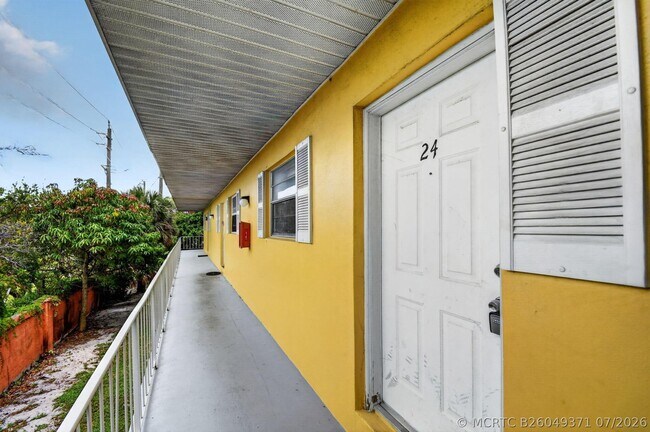 Building Photo - 1505 Crescent Cir