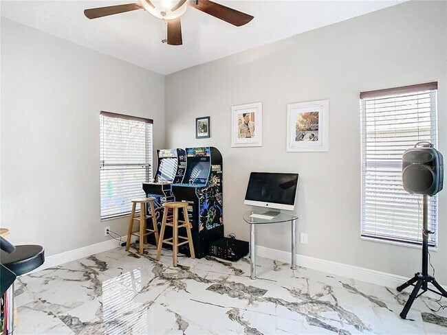 Building Photo - 16829 Midsummer Ln