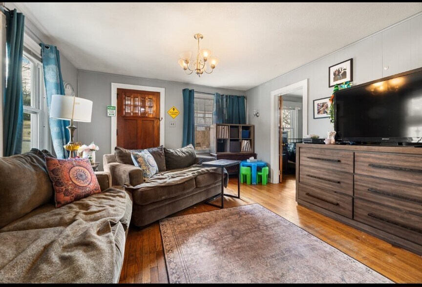Building Photo - 116 Hillside Ave