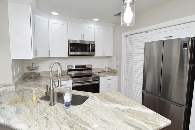 Building Photo - 8613 Mallard Reserve Dr