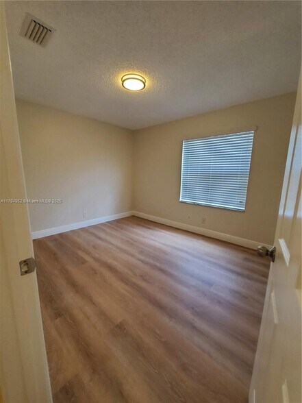 Building Photo - 858 Briar Ridge Rd